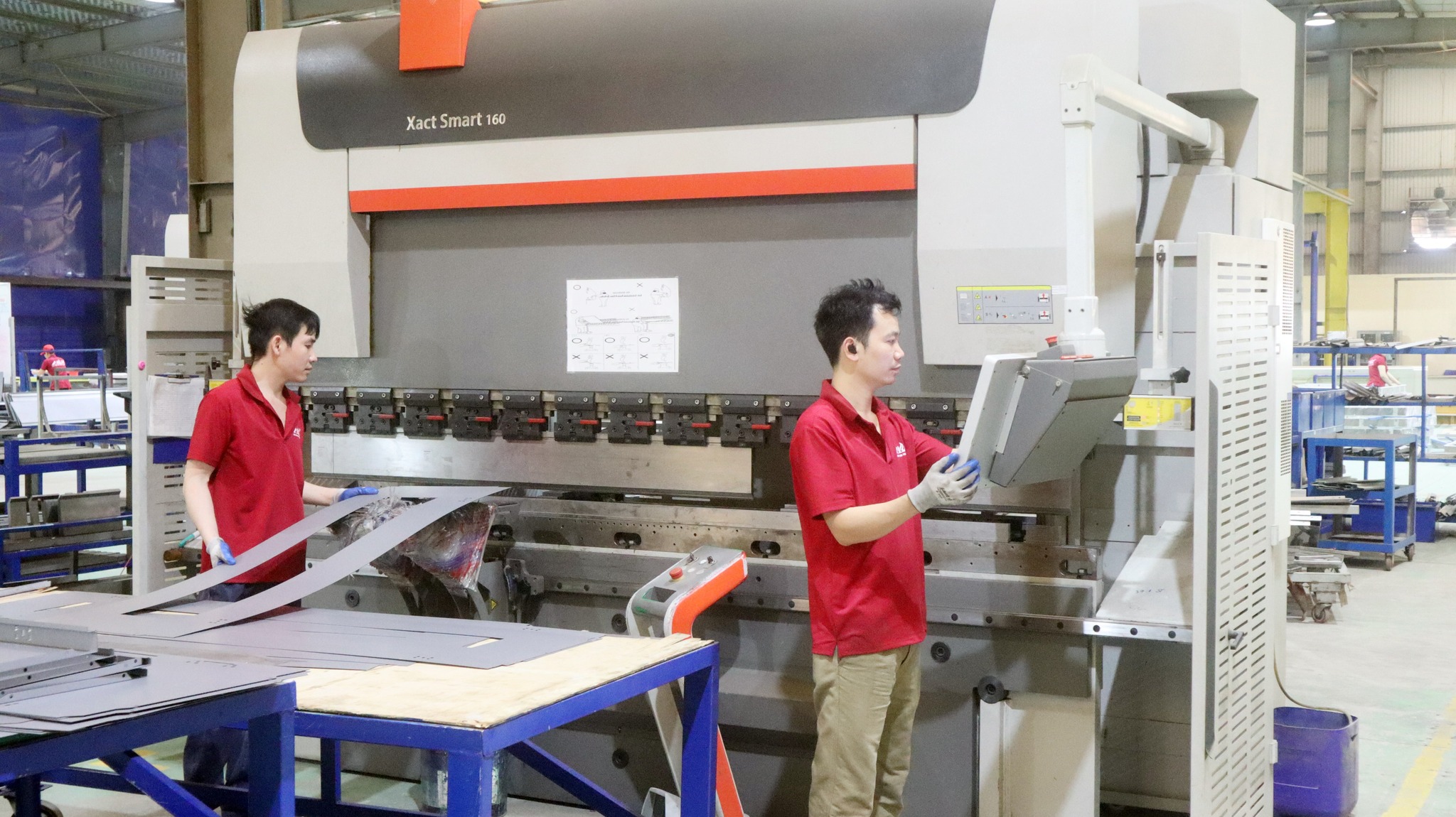 Bảo vệ máy móc và hàng hóa trong nhà máy