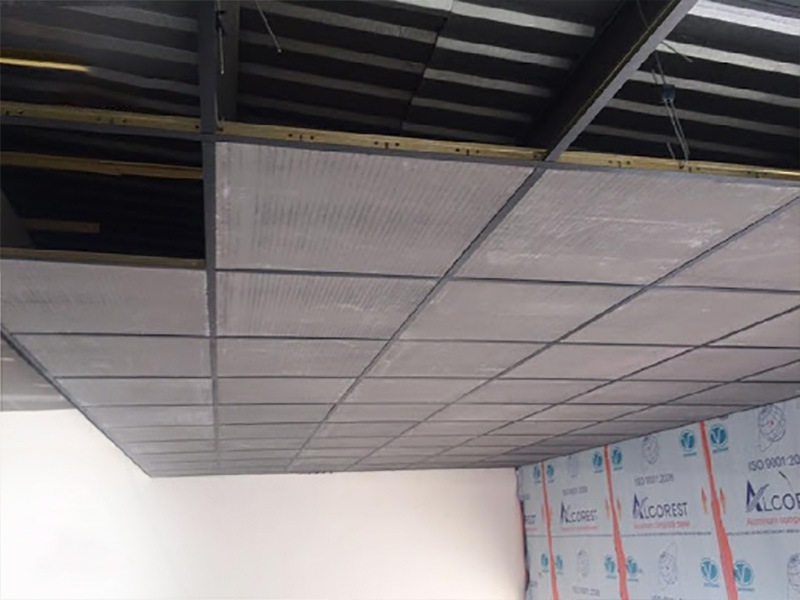 Lắp đặt trần cách nhiệt bên dưới mái